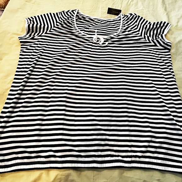 NEW PHOTOS! T-SHIRT, STRIPED, BLACK & WHITE, SIZE 4X, SCOOP NECK, CAP SLEEVES - Picture 1 of 13